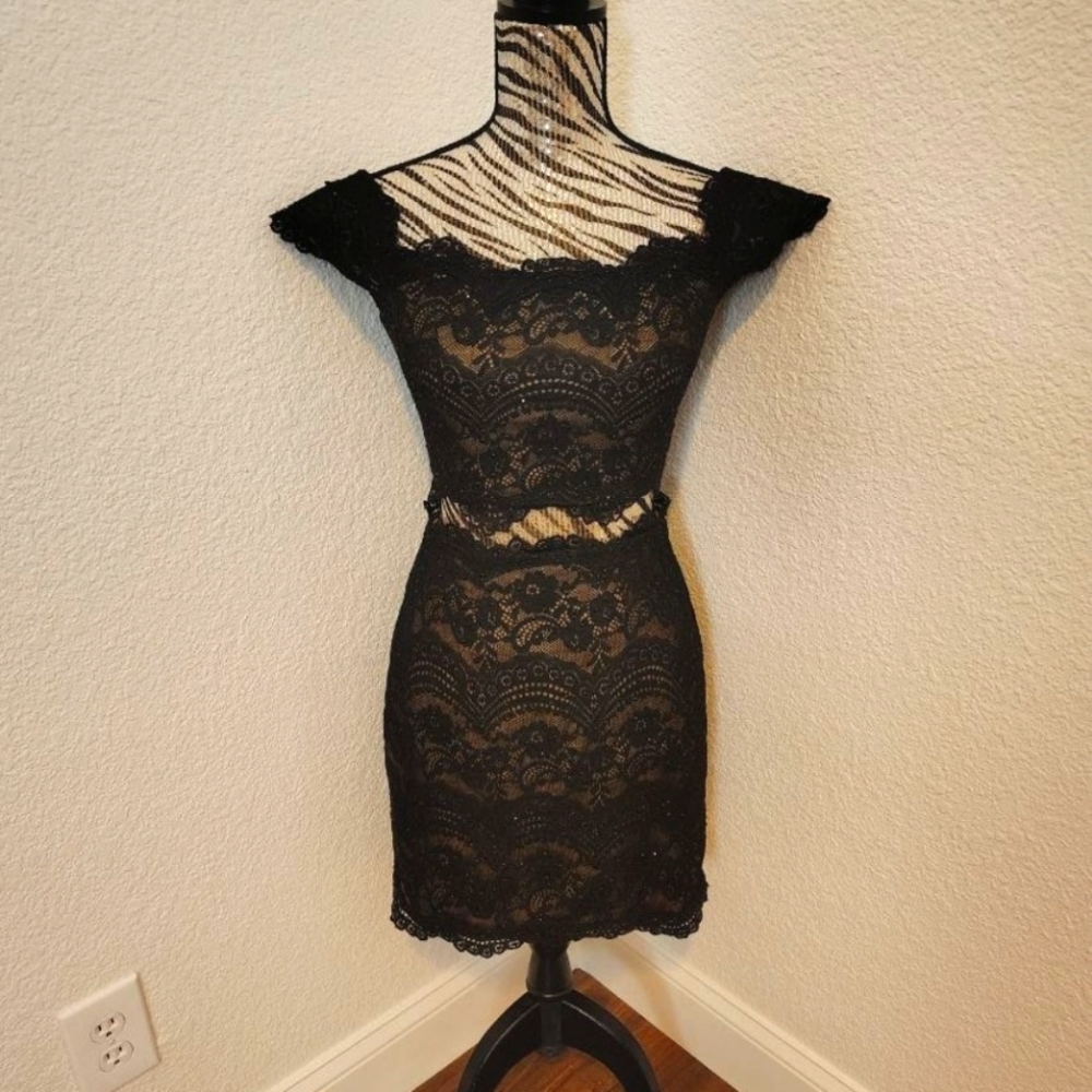Elegant Black Lace Dress
